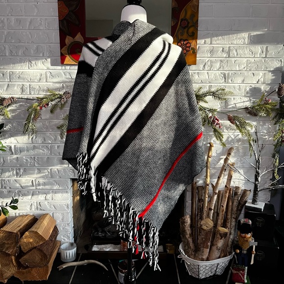 Ardene- Striped Poncho with fringe - Picture 5 of 8